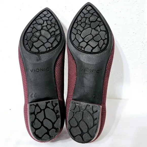 Vionic Dahlia Pointed Toe Ballet Flat in Shiraz Burgundy Size 6