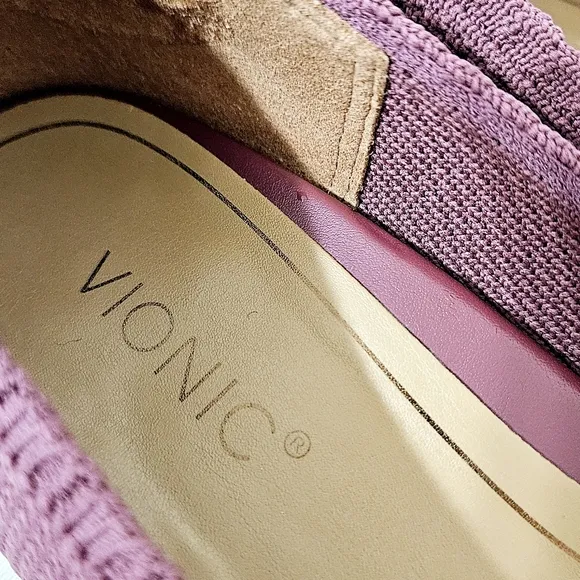 Vionic Dahlia Pointed Toe Ballet Flat in Shiraz Burgundy Size 6