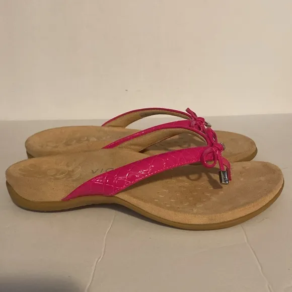 Vionic Dragonfruit Bella II Toe Post Leather Sandals