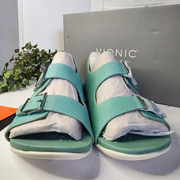 Vionic Leather Adjustable Buckle Sandals Albie Wasabi NWB