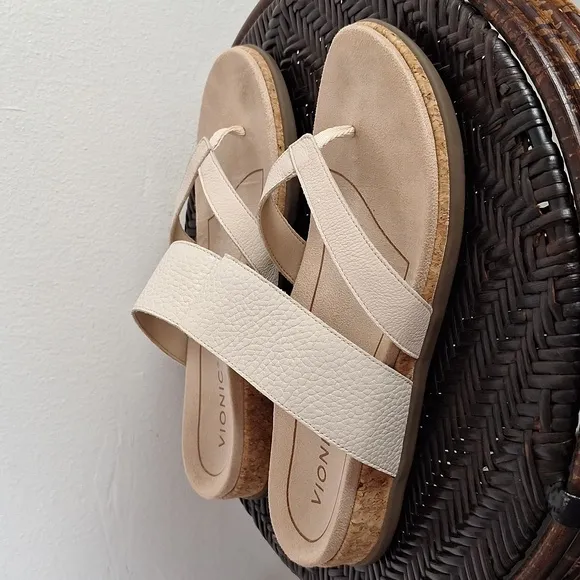 Vionic Marvina Women's Orthotic Toe-post Sandals Cream  US Sz 9 Medium EU 40