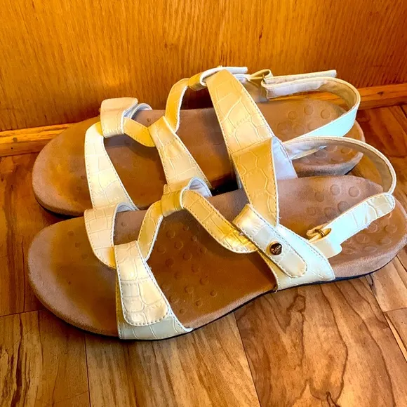 Vionic Paros size 9 ivory croc embossed vegan comfort sandals 3 way adjustable