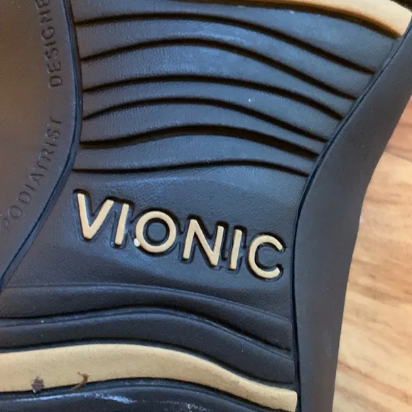 Vionic Paros size 9 ivory croc embossed vegan comfort sandals 3 way adjustable