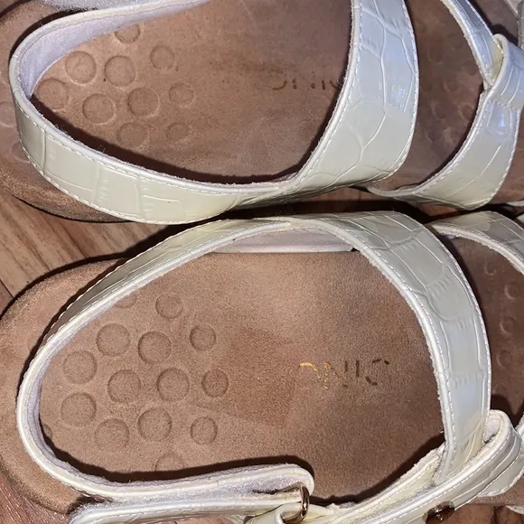 Vionic Paros size 9 ivory croc embossed vegan comfort sandals 3 way adjustable