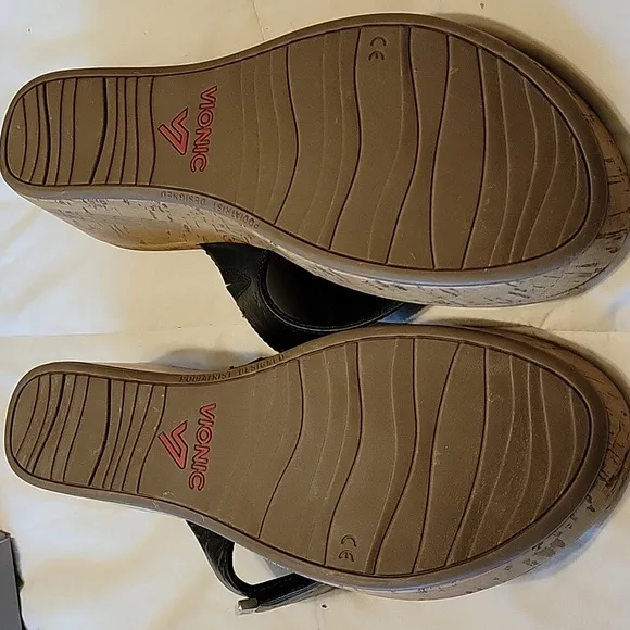 Vionic women's Black Anitra platform leather sandals size 11