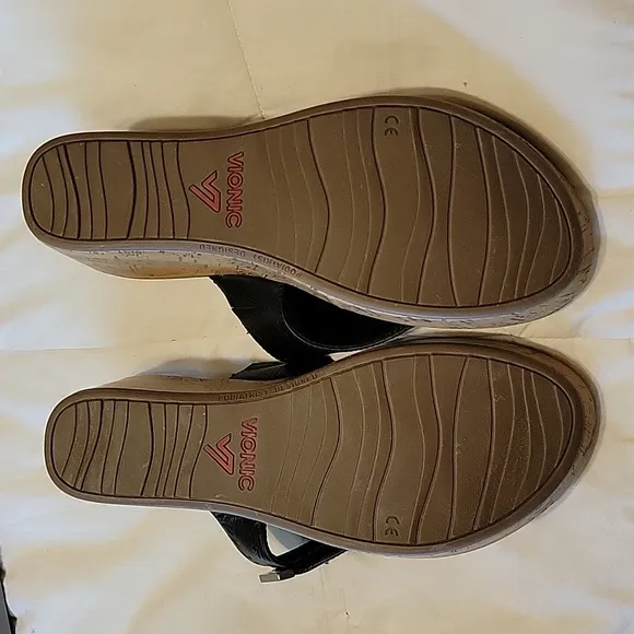 Vionic women's Black Anitra platform leather sandals size 11