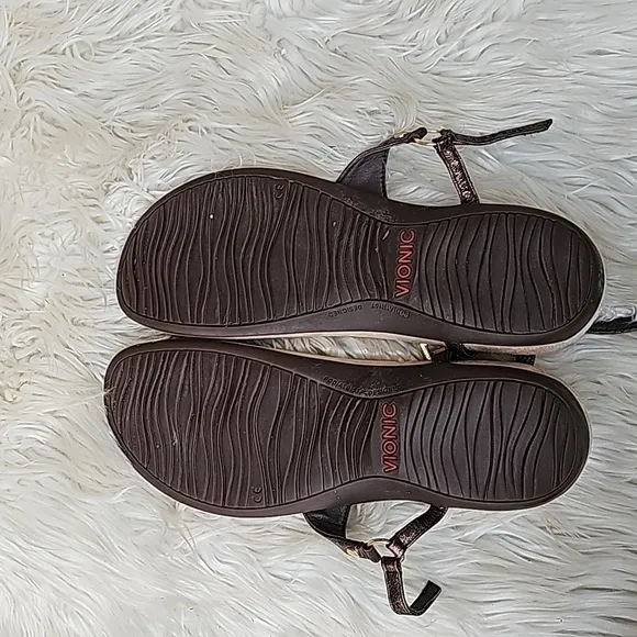 Vionic Women’s Kirra Metallic Leather sandals size US 11