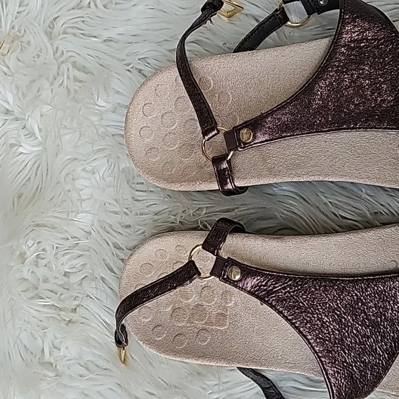 Vionic Women’s Kirra Metallic Leather sandals size US 11