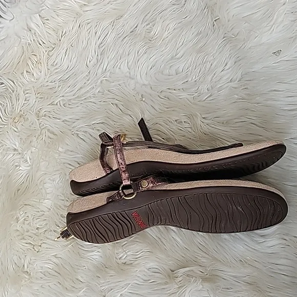 Vionic Women’s Kirra Metallic Leather sandals size US 11