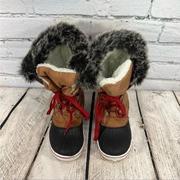 Wild Diva Rain Snow Boots Sz 6 Womens Round Toe Faux Fur Lined Lace Up Mid Calf