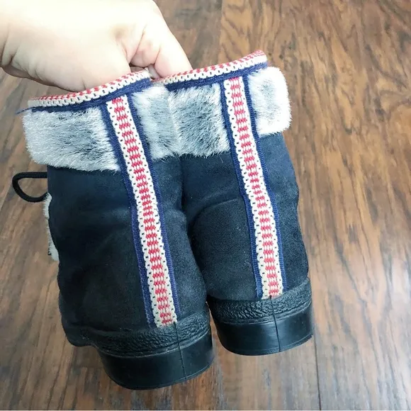 Yodelers • vintage 70s fur trimmed boots black suede faux fur lace up ankle